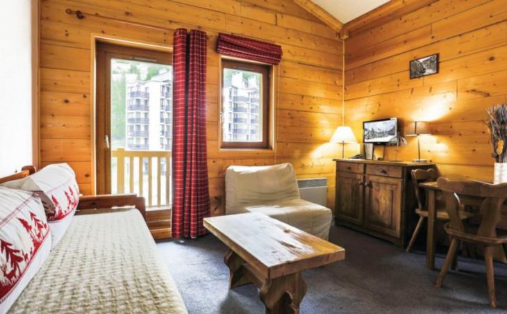 Alpina Lodge Apartments, Val d'Isere, Apartment Lounge